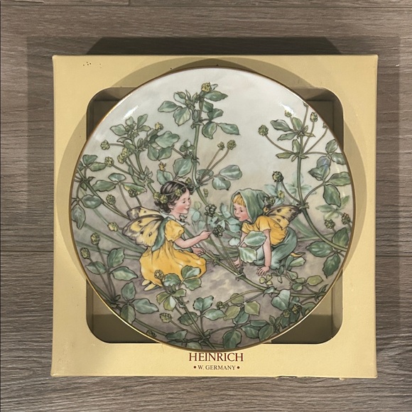 Heinrich “The Black Medick Fairy” 🧚 Collectible Plate Signed - Picture 2 of 5